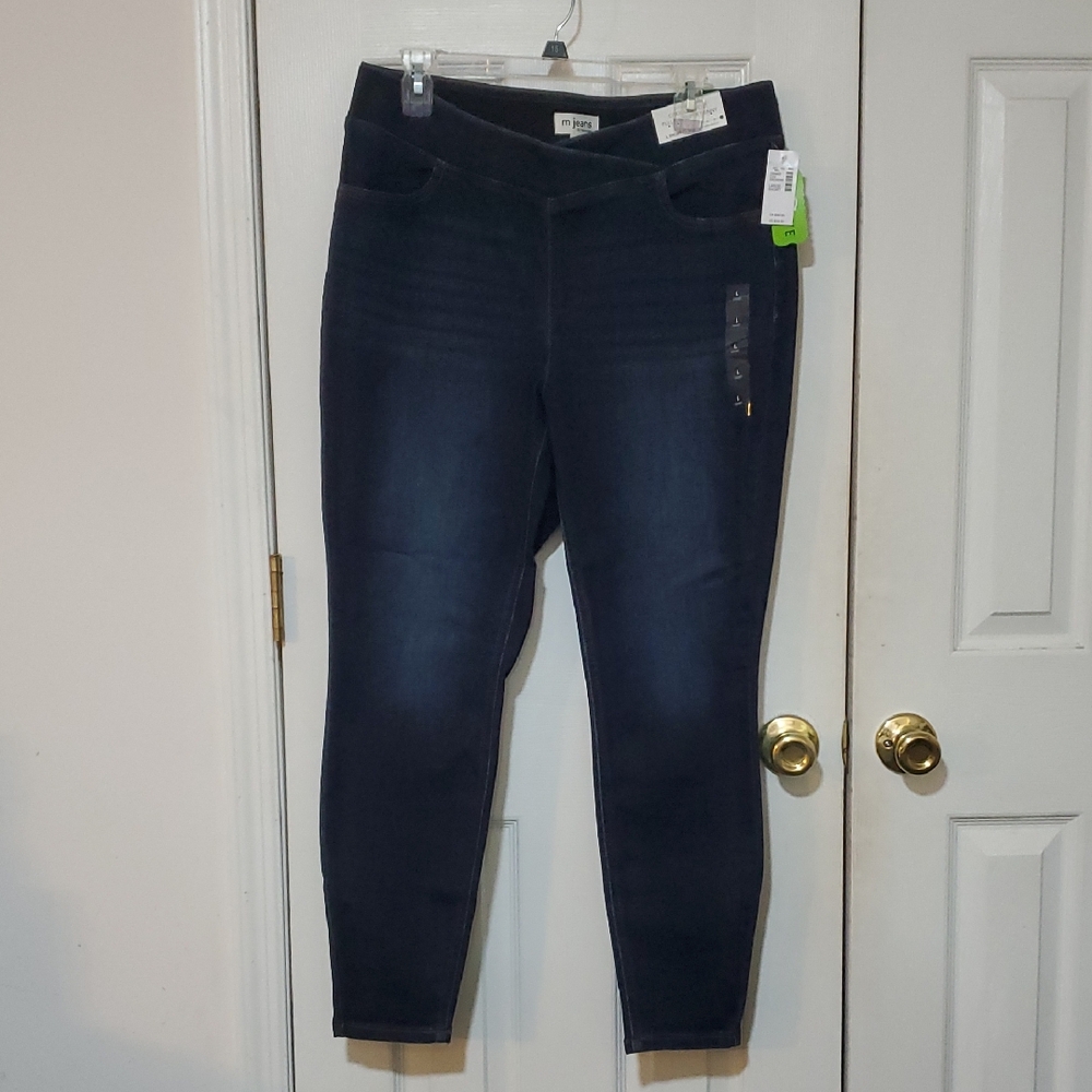 NWT Maurices Jeggimgs L SHORT